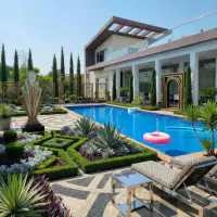 Art Deco style: the same backyard, glamorous geometry and bold lines