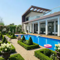 Parisian style: the same backyard, sophisticated charm with classic details
