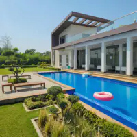 Simple style: the same backyard, pure simplicity and calm atmosphere